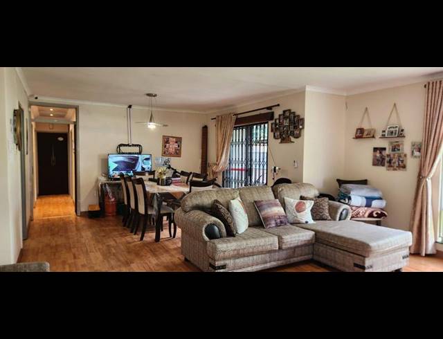 3 BEDROOM HOUSE FOR SALE IN SECUNDA CENTRAL